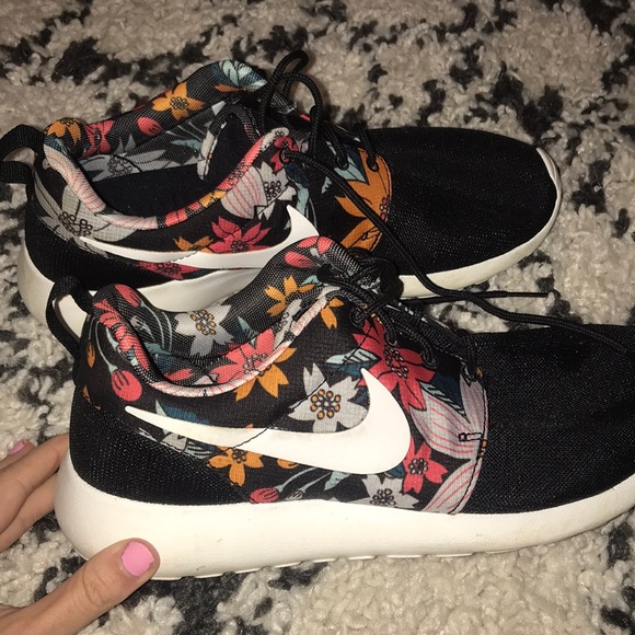 Floral pattern Nike’s - Picture 1 of 4